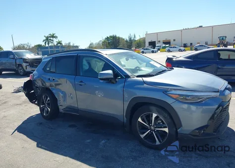 2024 Toyota Corolla Cross Hybrid Xse z USA, uszkodzony, nr VIN 7MUFBABGXRV042163